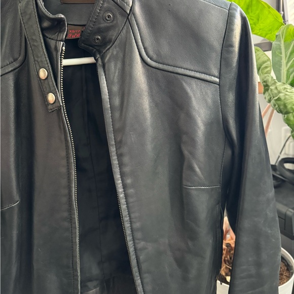 Danier leather bomber jacket women’s - Picture 3 of 3